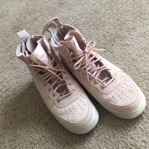 Nike Airforce 1’s light pink size 10